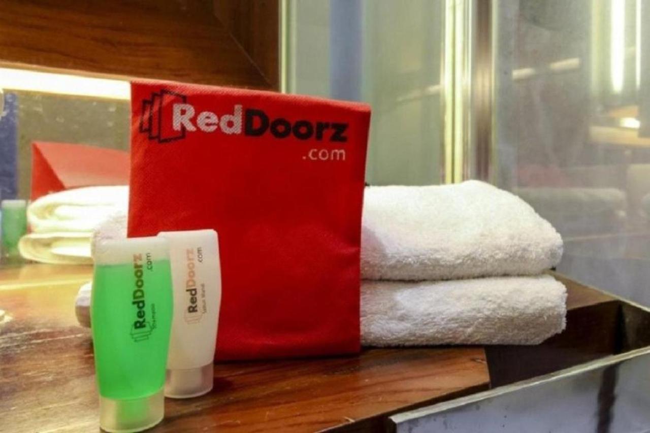 Reddoorz Plus @ Hertasning Area Makassar Eksteriør billede